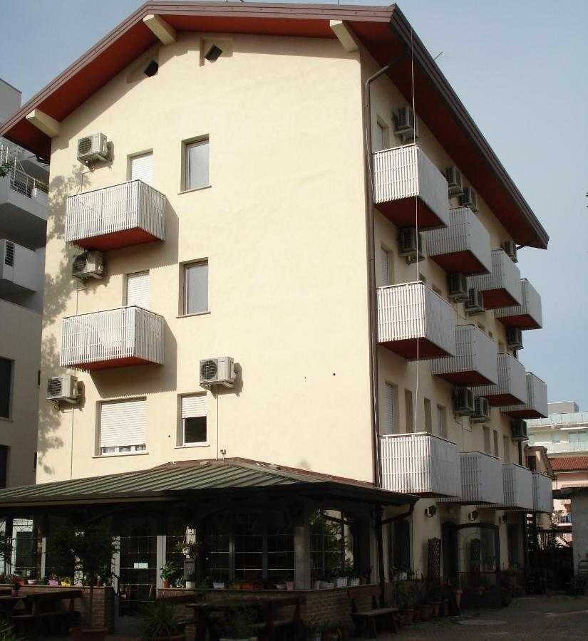 La Quercia Otel Lignano Sabbiadoro Dış mekan fotoğraf