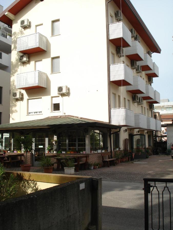 La Quercia Otel Lignano Sabbiadoro Dış mekan fotoğraf