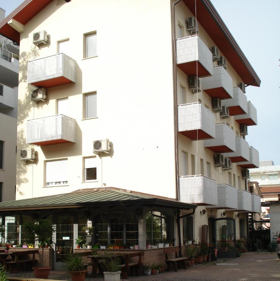 La Quercia Otel Lignano Sabbiadoro Dış mekan fotoğraf