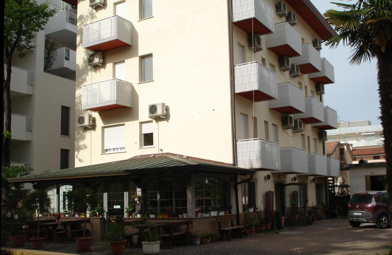 La Quercia Otel Lignano Sabbiadoro Dış mekan fotoğraf